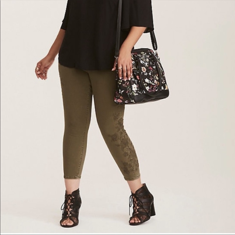Torrid Embroidered Olive Skinny Capri Pant Size 12